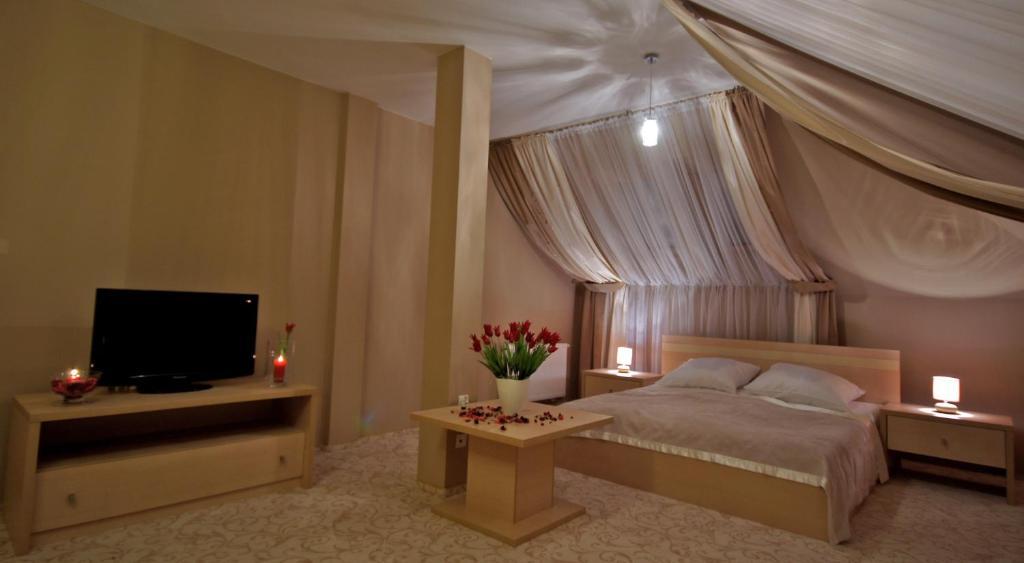 Hotel Hibiskus Boguchwała Habitación foto